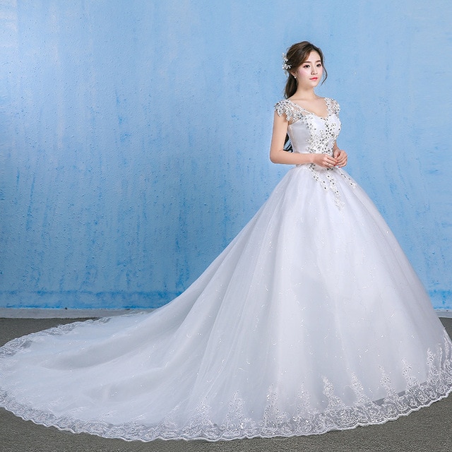 Luxury Plus Size Wedding Dress Elegant Lace Appliques V neck Beading Wedding Gowns 2019 Crystal Lace 640x640