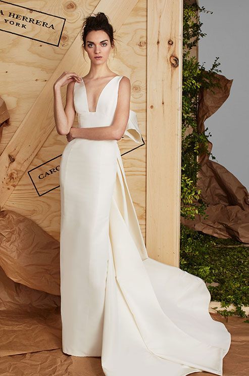 02 simple elegant silk gown with sculpted bow By Carolina Herrera