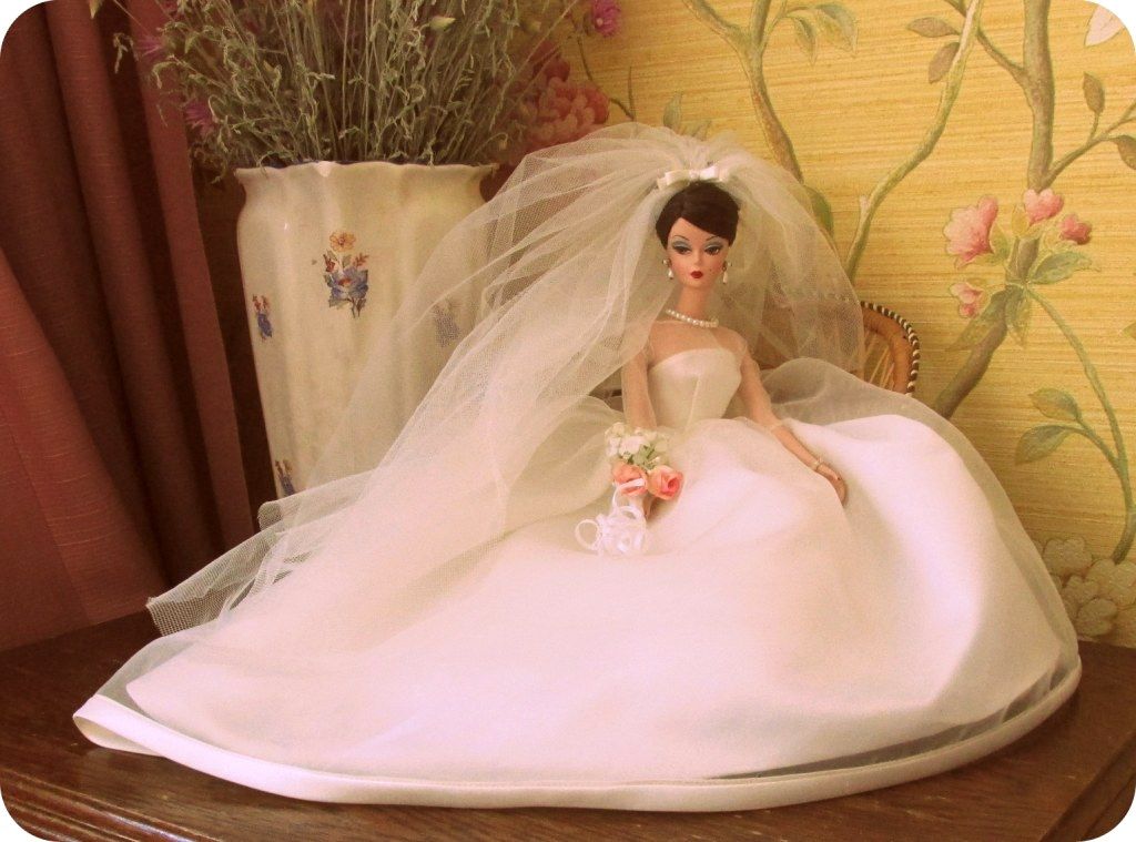 Cartoon Wedding Dresses Elegant Silkstone Barbie Dolls Maria therese Barbie
