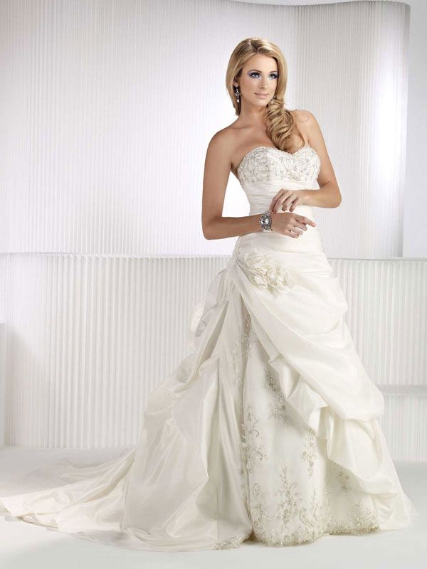 Dresses to Wear for Wedding Elegant Fashionable Sweetheart Natural Waist Taffeta Wedding Dress