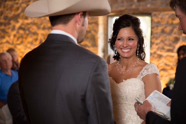 Farm Wedding Dresses Inspirational Western Wedding with Rustic Décor at the Oldest Barn In Iowa