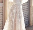 Flower Embroidered Wedding Dress Beautiful the Cap Sleeves that are Extended with A Heavenly Effect