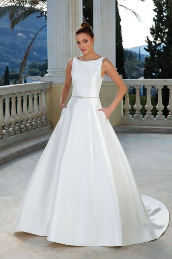 Flowy Wedding Gown Elegant Find Your Dream Wedding Dress