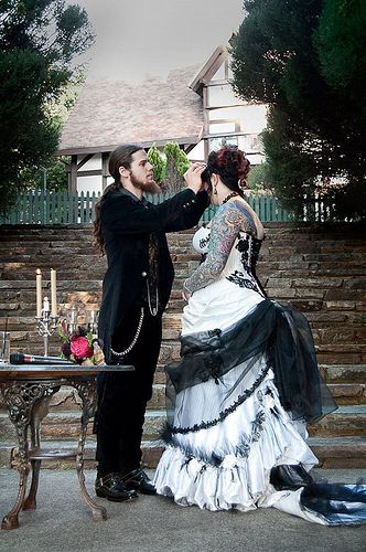 Gothic Wedding Dresses Plus Size Awesome Chayla & Corey S Gothic Garden Wedding Goth World