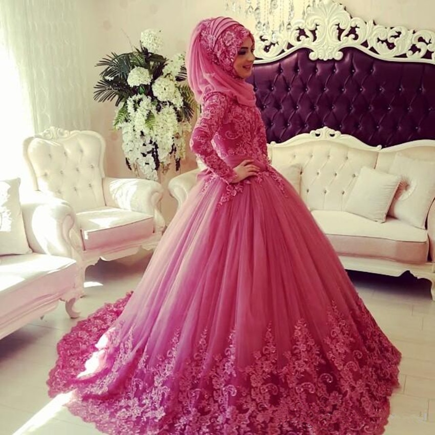 2017 Muslim Wedding Dresses Long Sleeves High Neck Lace Applique Islamic Wedding Dress Vintage Dubai Bridal