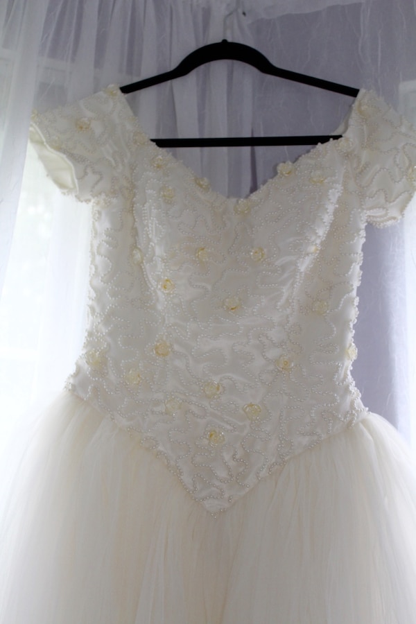 Kleinfelds Bridal Elegant Classic Wedding Gown Dress From Kleinfeld Bridal Size 2 4 Excellent