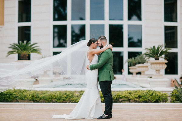 Modern Bride Magazine Awesome Elegant Modern Wedding with Emerald Color Palette In Miami