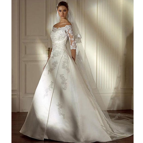 wedding gown with veils 500x500