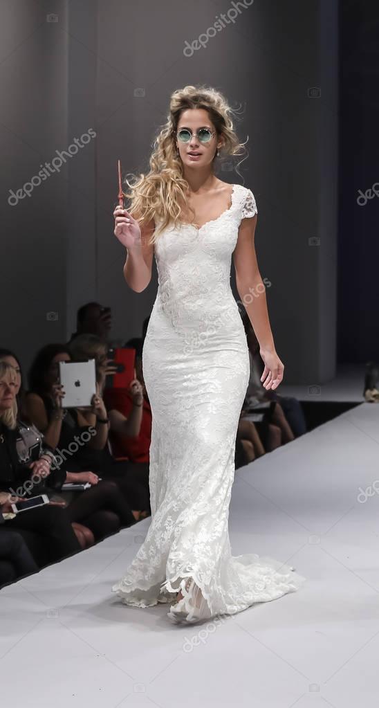 Olvis Wedding Dresses Awesome Olvis Jaro 2017 Kolekce Stock Editorial Foto © Samaronov