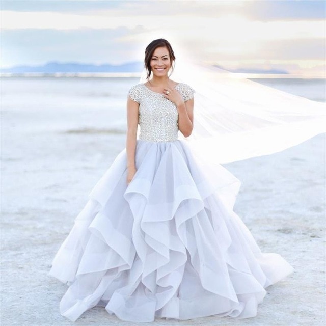 2017 Sparkly Beading Ruffles Organza Bridal Wedding Gowns Elegant Summer Beach Wedding Dresses Short Sleeve 640x640