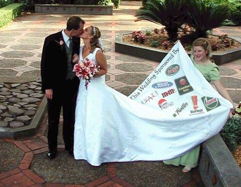 19 strange and outrageous wedding dresses 7