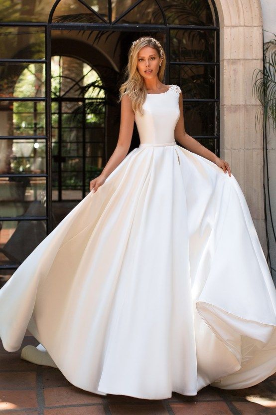 Scoop Neck Wedding Dresses Inspirational 7 Modern Wedding Dress Trends You Ll Love