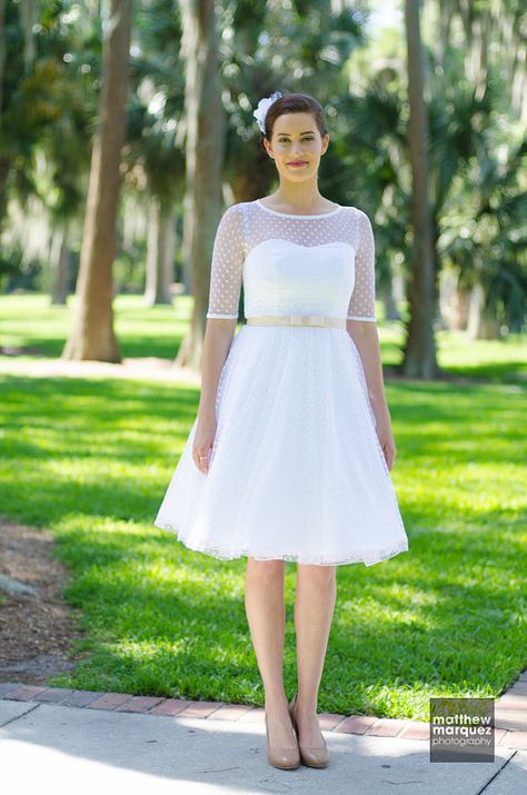 Short Colored Wedding Dresses Luxury White Wedding Dress Polka Dot Tulle Fabric Retro Style