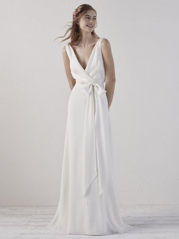Sleek Wedding Dresses Inspirational Efia In 2019 Beach Wedding Dress