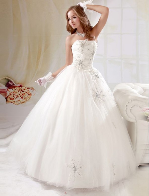 ulle Strapless A line Wedding Dress with Floral Details