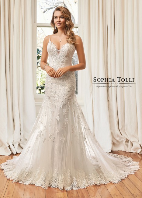 sophia tolli y esmerelda spaghetti strap wedding dress 01 567
