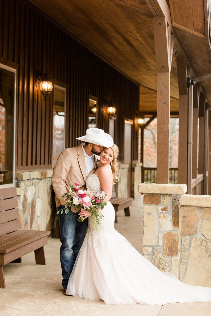 Southern Wedding Dresses New Country Bride Groom Goals Such A Sweet Photo Of This