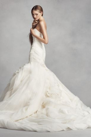 vera wang wedding dresses the dramatic skirt of this white by vera wang trumpet wedding dress famous