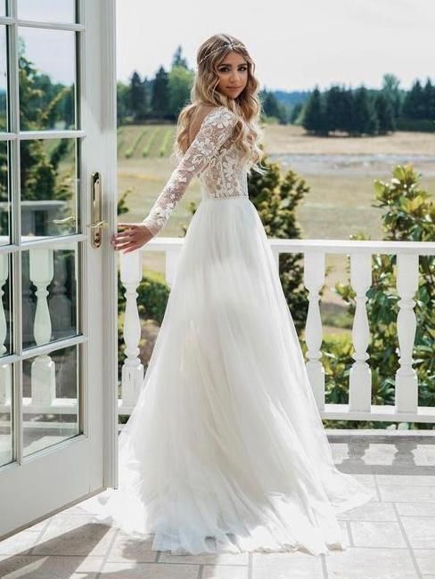 Valentines Wedding Dresses Inspirational This Long Sleeved Wedding Dress with Lace is so Romantic