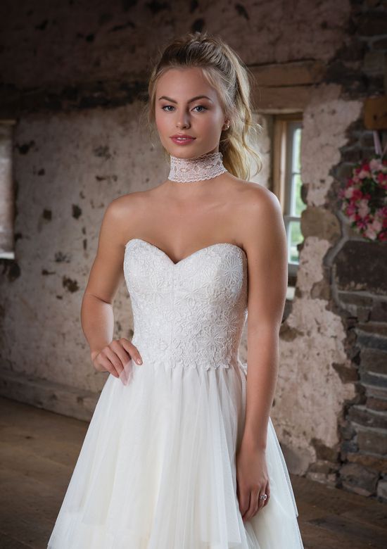 Wedding Dress Up Beautiful Style 1101 Flowy English Net Gown with Lace Up Back