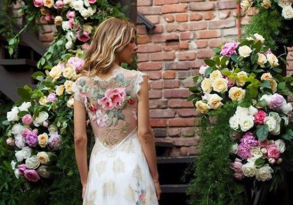 Wedding Dress with Flower Elegant Flower Power 18 Stunning Wedding Dresses with Floral
