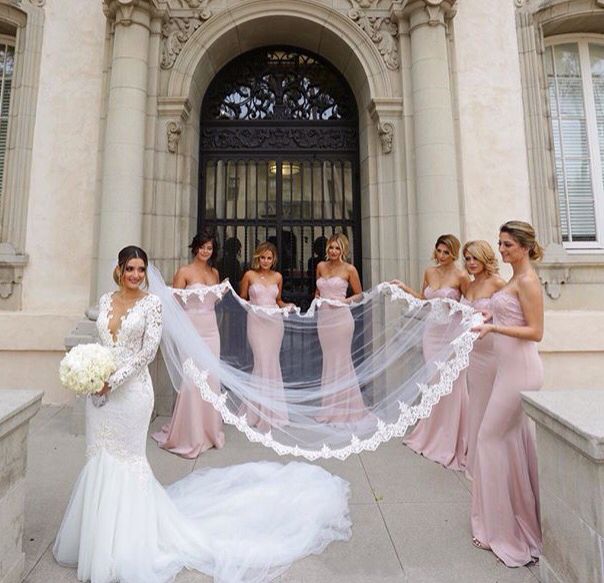 Wedding Dresses Memphis Lovely Pretty Shot Of the Bride and Her Bridesmaids Holding Her