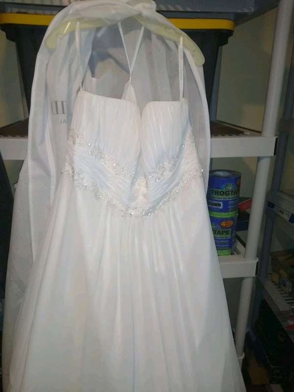 Wedding Dresses with Veils New Used Wedding Dress and Veil for Sale In Egg Harbor township